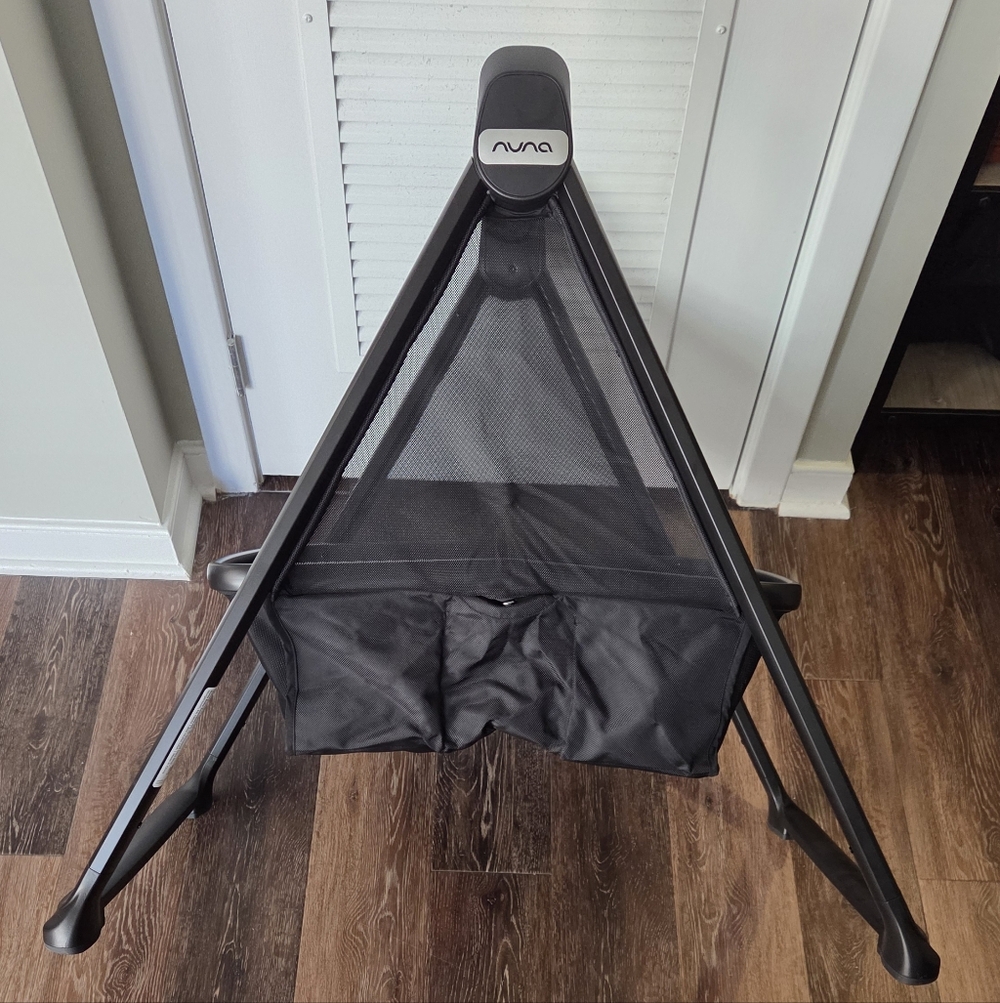 Nuna SWIV & TRIV Series Bassinet Stand - Picture 5 of 10